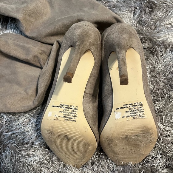 Thigh high tan heeled hoots, worn a few times. Cute for Fall and Winter looks! - Picture 3 of 4